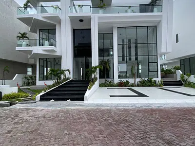 Beautiful 6 Bedroom Duplex with a BQ, Pool, Gym, Cinema — Lekki, Lagos