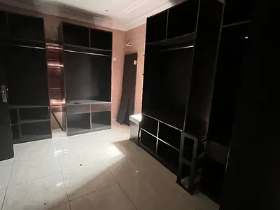 Spacious 5 Bedroom Fully Detached Duplex — Chevron Drive, Lekki, Lagos