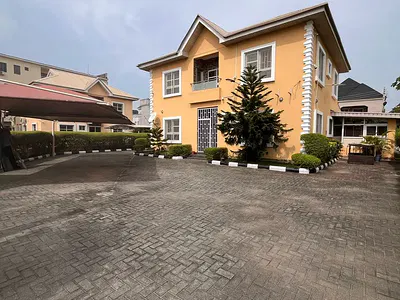 Spacious 5 Bedroom Fully Detached Duplex — Chevron Drive, Lekki, Lagos