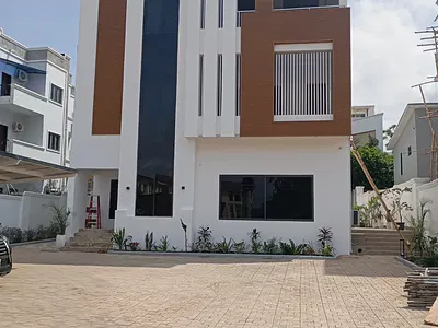 Premium 6 Bedrooms Fully Detached Duplex — Guzape District, Abuja