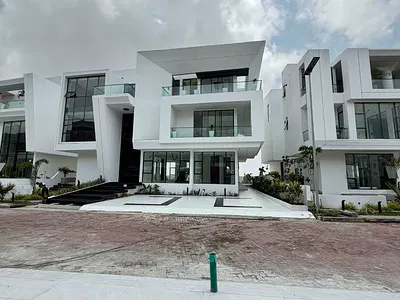 Contemporary 5 Bedroom Detached Home + BQ, Pool, Elevator, Gym, Cinema — Lekki, Lagos