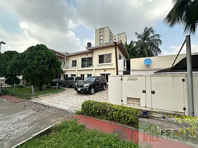 Detached 4 Bedroom Duplex Within a Large, Conducive, Communal Compound — Ikoyi Club Road, Mobolaji Johnson Avenue, Old Ikoyi, Ikoyi, Lagos