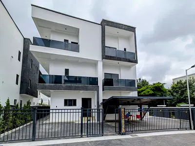 Newly Built 6 Bedroom Detached Duplex with BQ and Swimming Pool — Katampe, Abuja