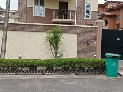 Extremely Well Maintained 5 Bedroom Detached Duplex with 2 Rooms BQ — GRA, Ogudu, Lagos