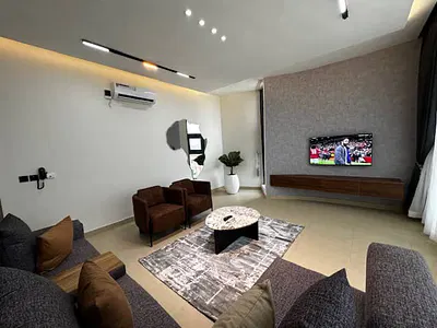 Elegant 2-Bedroom Serviced Apartment with Swimming Pool and 24/7 Wifi — Lekki, Lagos