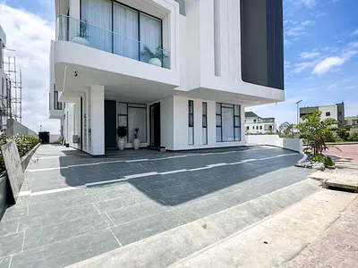6 Bedroom Detached House — Osapa, Lekki, Lagos