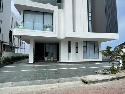 Luxury 6 Bedroom Duplex with Swimming Pool — Lekki, Lagos