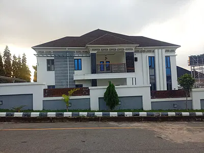 Luxury & Serviced 5 Bedroom Fully Detached Duplex with 2 Rooms BQ — Asokoro District, Abuja