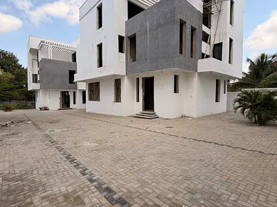 Luxury Fully Detached 5-Bedroom House with BQ — Life Camp, Abuja