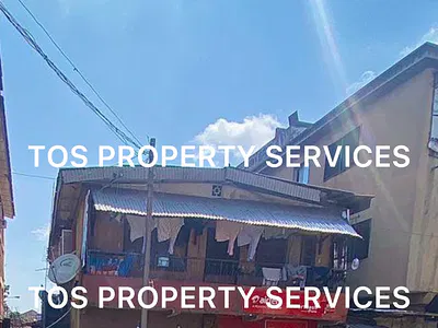 1 Storey Building on the Expressway — Along Herbert Macaulay Way, Yaba, Lagos