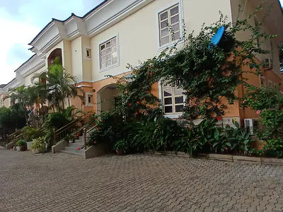 Well Renovated 3 Bedroom Terrace Duplex with Swimming Pool and Gym — Diplomatic Zone, Asokoro District, Abuja