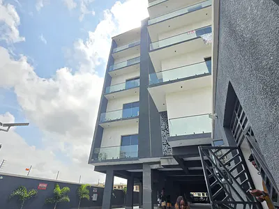 1 Bedroom Flat with Swimming Pool/Elevator/Gym — Lekki, Lagos