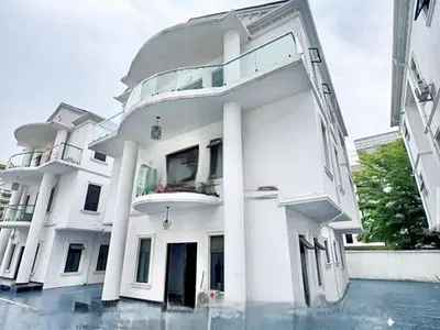 Ultra-Luxury 4 Bedroom Detached House with BQS, Elevator, Cinema& Pool — Banana Island, Ikoyi, Lagos