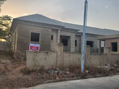 3 Bedroom Bungalow — Fort Royal Estate, Lugbe District, Abuja