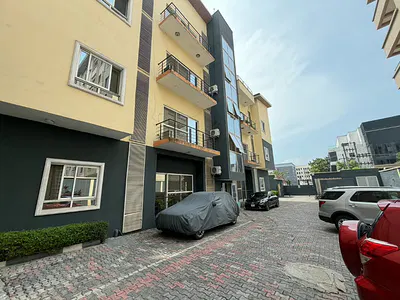 Well Spacious 3 Bedroom Apartment with BQ, Pool and Gym in an Estate — Victoria Island (VI), Lagos