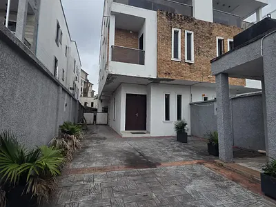 Spacious Well Built 5 Bedroom Semi-Detached House in a Gated Estate — Banana Island, Ikoyi, Lagos