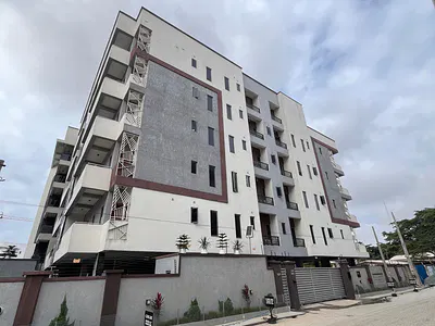Gorgeous 3 Bedroom Apartment with Fitted Kitchen, Acs, Gym — Lekki, Lagos