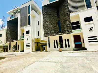 Serviced 5 Bedrooms Fully Detached Duplex with Rooftop, Cinema & Pool — Ikoyi, Lagos