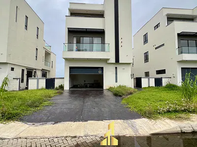 Uniquely Designed 5 Bed Fully Detached Luxury Home with BQ — Lekki, Lagos