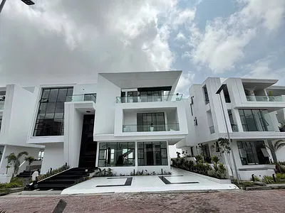 Massive 5 Bedroom Detached Duplex with Swimming Pool, BQ — Lekki, Lagos