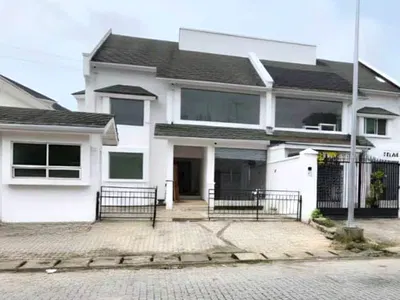 Commerical Property on 2 Floos: 5 Bedroom Duplex — Lekki, Lagos