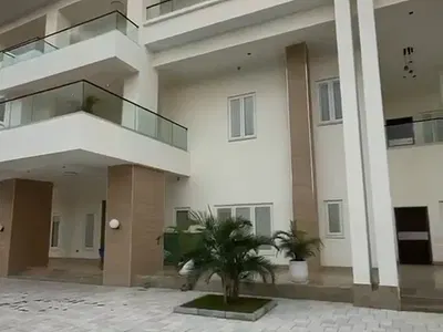 7 Bedroom Duplex with Guest Chalet and BQ. — Maitama District, Abuja