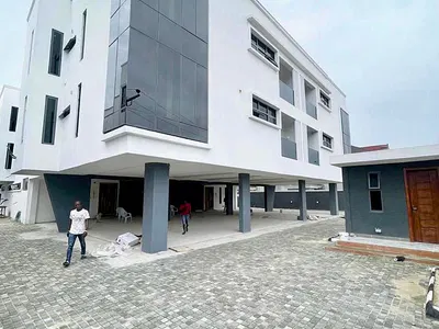 Distress Deal! Exquisite 3 Bedroom Apartment with BQ — Lekki, Lagos