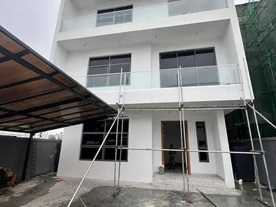 Waterfront 5 Bedroom Detached with Elevator, Pool, Office, Cinema — Ikoyi, Lagos