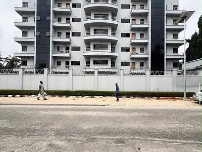 Luxury 3 Bedroom Apartment with BQ Pool and Gym — Ikoyi, Lagos