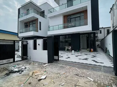 Luxury 5-Bedroom Detached Duplex with Excellent Facility — Lekki, Lagos