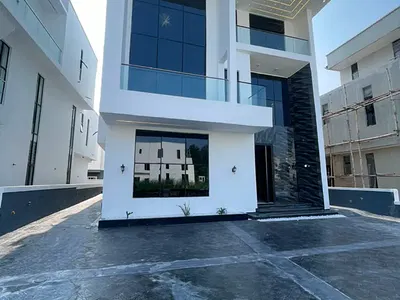 Luxury 5-Bedroom Detached Duplex with Excellent Facility — Lekki, Lagos