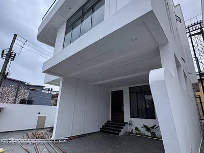 Brand New Luxury 5 Bedroom Detached Duplex + BQ, Swimming Pool — Lekki, Lagos