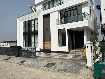 Luxurious 5 Bedroom Mansion — Lekki, Lagos