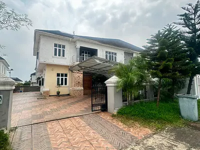Luxury 5 Bedroom Duplex with BQ, Solar Inverter & Carport — Ajah, Lagos