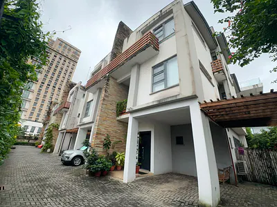 Luxury 4 Bedroom Townhouse with an Attic and BQ — Ikoyi, Lagos
