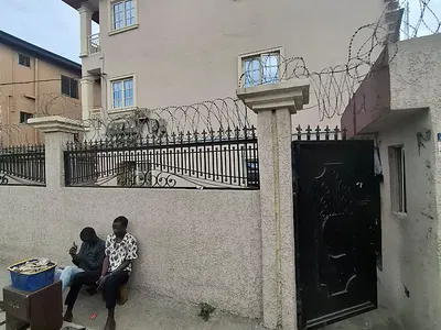 3 Bedroom Flat, Upstairs — Fola Agoro, Yaba, Lagos