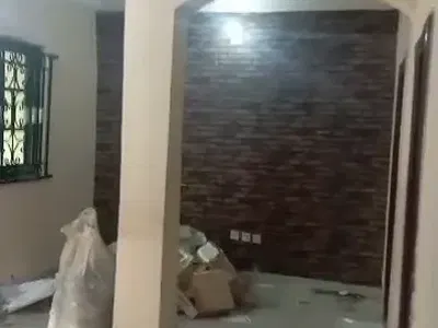 Nice 3 Bedroom Flat Downstairs with All Rooms En-Suite — Surulere Ishaga Side, Surulere, Lagos