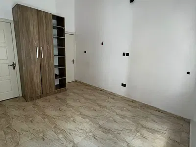 Luxury Single Room Upstairs Shared Apartment — Lekki, Lagos