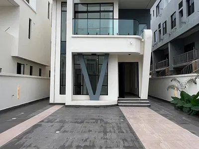 Contemporary 5 Bedroom Detached Duplex — Lekki, Lagos