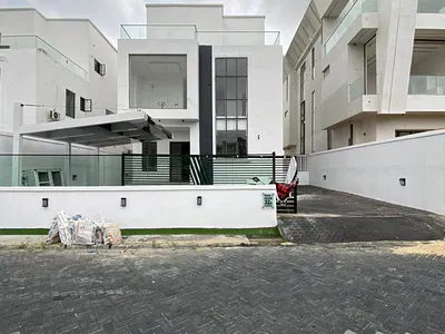 Lovely 5 Bedroom Duplex with a Pool, Cinema, Gym, Elevator — Osapa, Lekki, Lagos