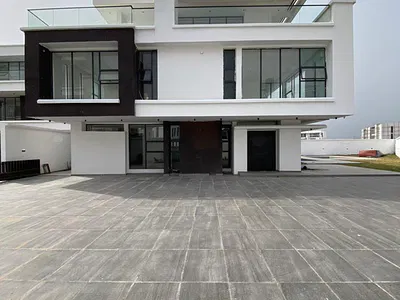 Enormous 5 Bedroom Duplex, a Pool, BQ, Cinema, Gym — Osapa, Lekki, Lagos