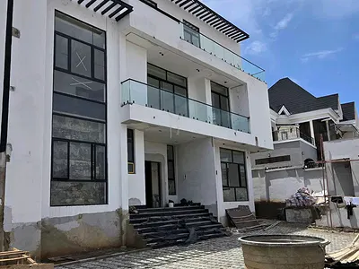 7 Bedroom House — Guzape District, Abuja