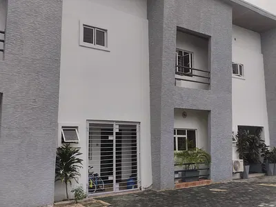 Newly Renovated 4 Bedroom Terrace with BQ — Itumo Ogbonna Street, Lekki Phase 1, Lekki, Lagos