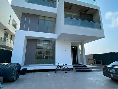5 Bedroom Villa, with Swimming Pool, Elevator, and 2 Service Quarters — Ikoyi, Lagos