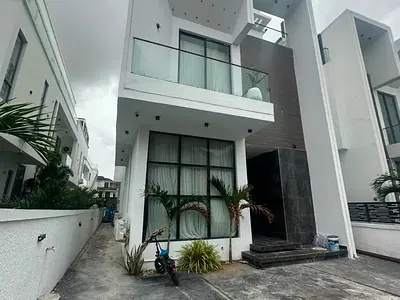 Exclusive 5 Bedroom Detached Duplex N BQ with Swimming Pool — Lekki, Lagos