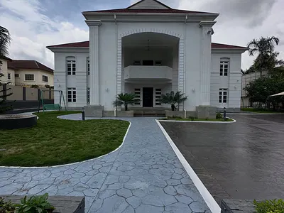 5 Bedroom Fully Detached Duplex + Boys Quarters+ Pool — Apo, Abuja