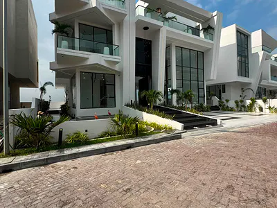 Massive 5 Bedroom House — Lekki, Lagos