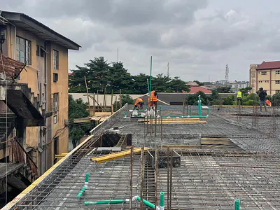 Decently Designed Studio Apartment with Swimming Pool — Akoka, Yaba, Lagos