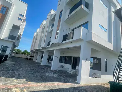 Nicely Built 4 Bedroom Terraced Home with BQ, Swimming Pool, Gym House — Ajah, Lagos