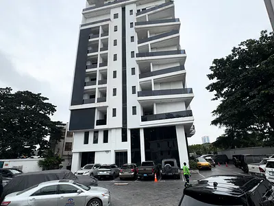 Luxury 3 Bedroom Apartment + Elevator, Pool — Ikoyi, Lagos